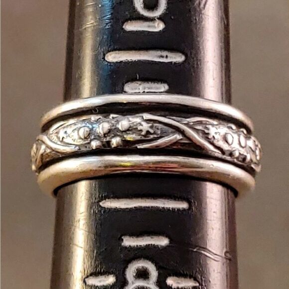 Sterling Silver Raised Design Spinner Ring Band - Picture 5 of 6